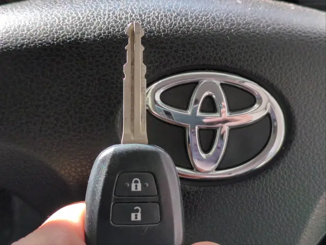 トヨタ プロボックスバン 6AE-NHP160V(2WD)の写真13