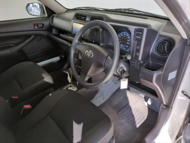 トヨタ プロボックスバン 6AE-NHP160V(2WD)の写真18