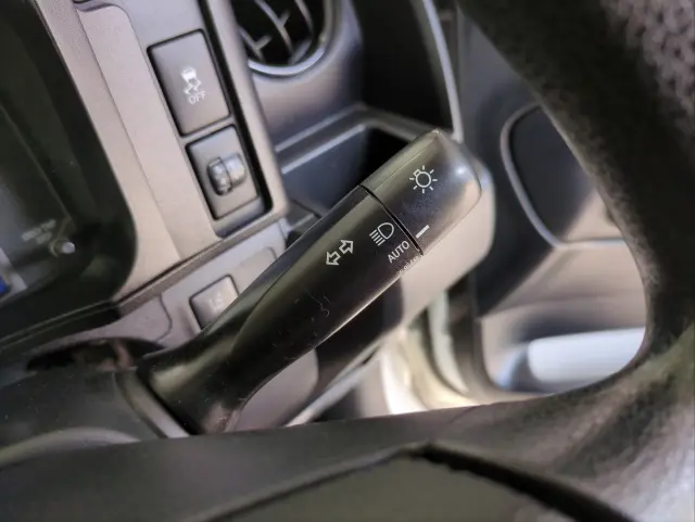 トヨタ プロボックスバン 6AE-NHP160V(2WD)の写真24