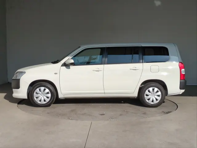 トヨタ プロボックスバン 6AE-NHP160V(2WD)の写真37