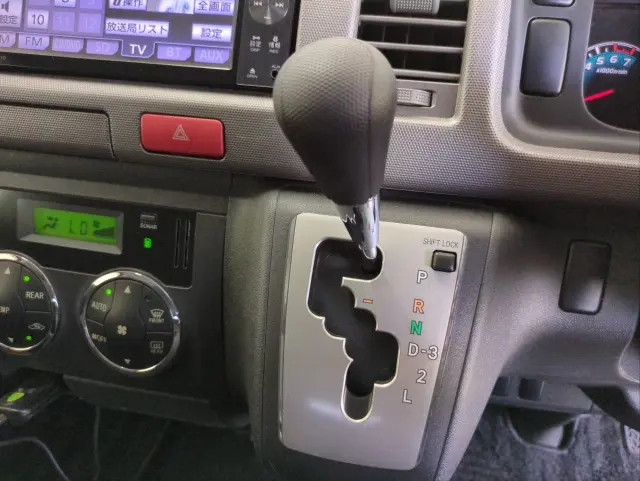 トヨタ ハイエースレジアス CBF-TRH200Vの写真24