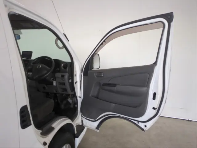 日産 キャラバン LDF-VW2E26の写真24