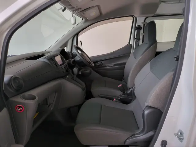 三菱 デリカ ＤＢＦ-ＢＶＭ20(2WD)の写真3