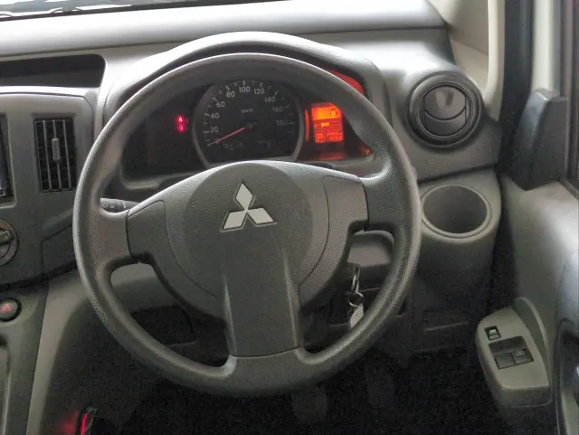 三菱 デリカ ＤＢＦ-ＢＶＭ20(2WD)の写真7