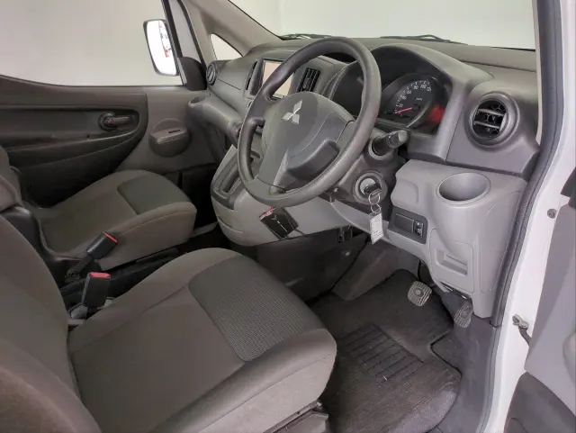 三菱 デリカ ＤＢＦ-ＢＶＭ20(2WD)の写真18