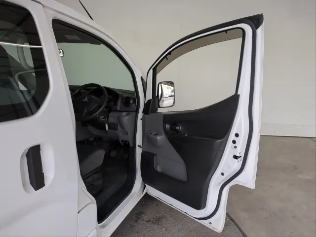 三菱 デリカ ＤＢＦ-ＢＶＭ20(2WD)の写真25