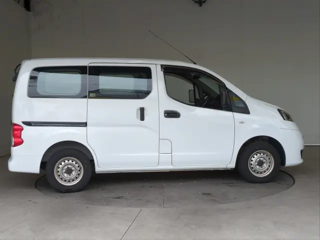 三菱 デリカ ＤＢＦ-ＢＶＭ20(2WD)の写真30