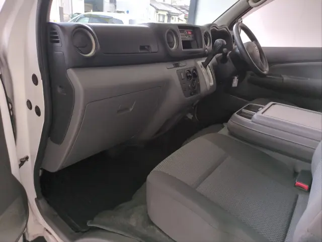 日産 キャラバン ＬＤＦ-ＶＷ2Ｅ26(2WD)の写真2
