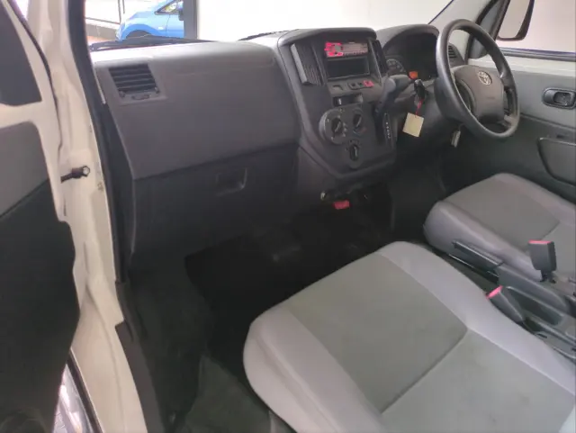 トヨタ タウンエースバン DBF-S402M(2WD)の写真2