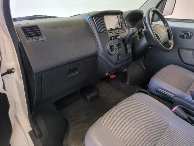 トヨタ タウンエーストラック DBF-S402U(2WD)の写真2