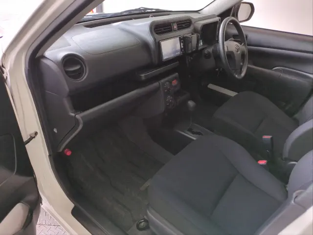トヨタ プロボックスバン 6AE-NHP160Vの写真2