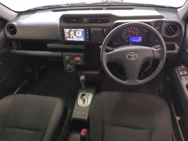 トヨタ プロボックスバン 6AE-NHP160V(2WD)の写真6