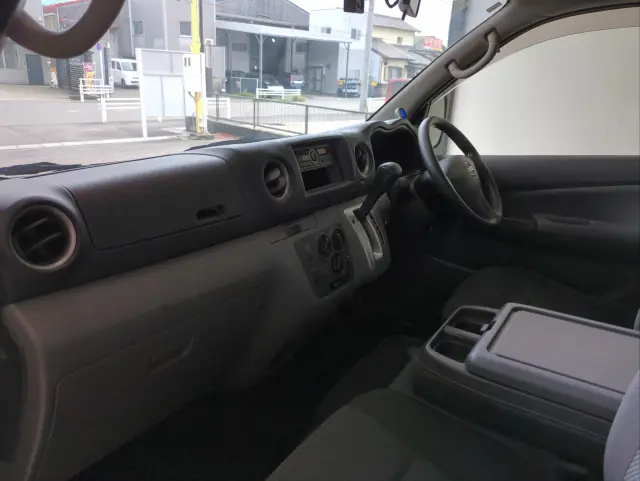 日産 キャラバン CBF-VR2E26(2WD)の写真2