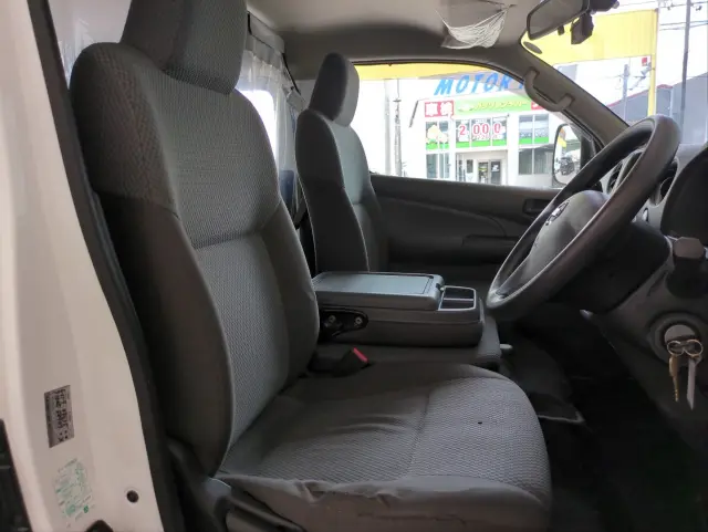 日産 キャラバン CBF-VR2E26(2WD)の写真17