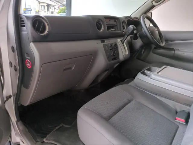 日産 キャラバン CBF-VR2E26(2WD)の写真2