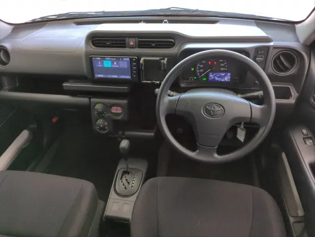 トヨタ プロボックスバン 6AE-NHP160V(2WD)の写真6