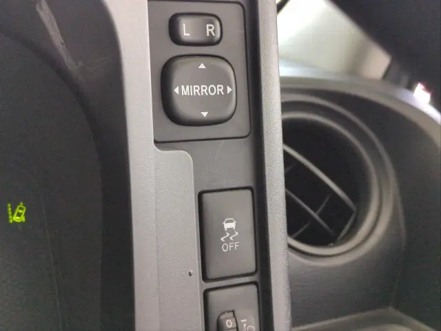 トヨタ プロボックスバン 6AE-NHP160V(2WD)の写真11