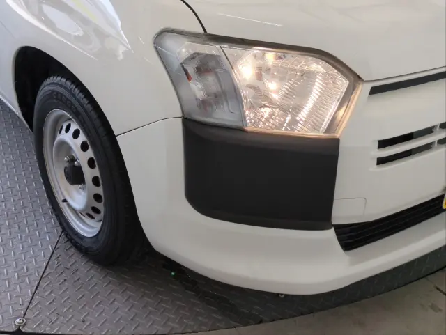 トヨタ プロボックスバン 6AE-NHP160V(2WD)の写真15