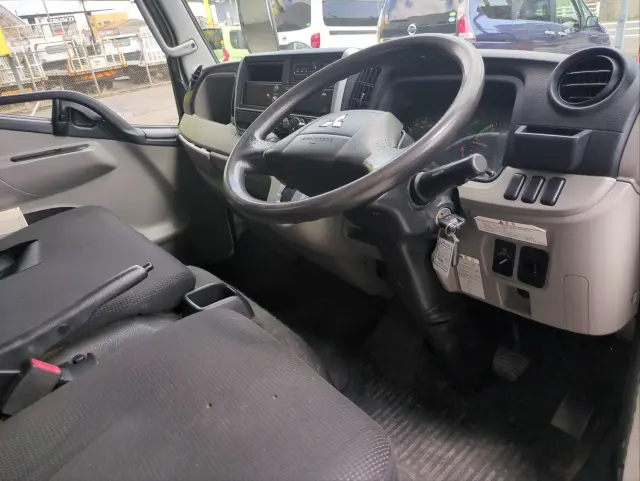 三菱 キャンター TPG-FBA00(2WD)の写真16