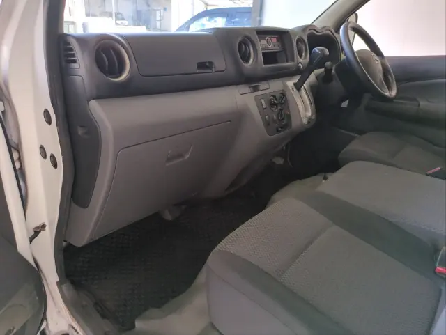 日産 キャラバン CBF-VR2E26(2WD)の写真2