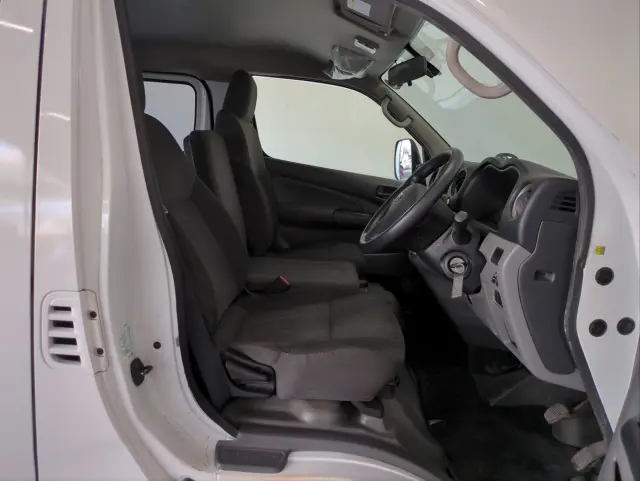 日産 キャラバン CBF-VR2E26(2WD)の写真17
