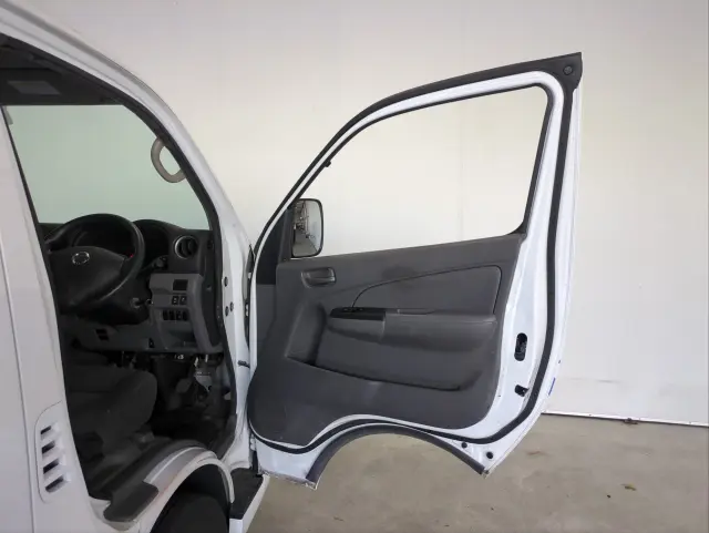 日産 キャラバン CBF-VR2E26(2WD)の写真24