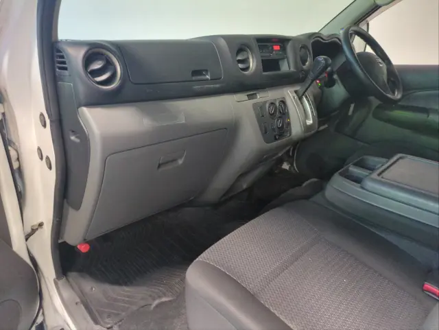 日産 キャラバン CBF-VR2E26(2WD)の写真2