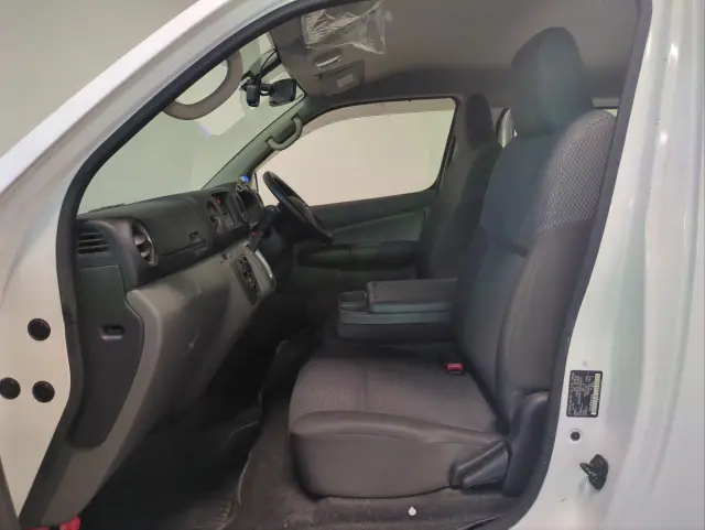 日産 キャラバン CBF-VR2E26(2WD)の写真3