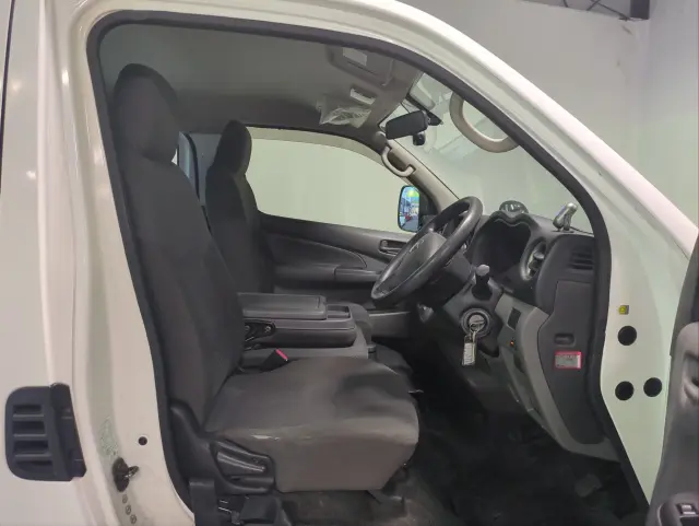 日産 キャラバン CBF-VR2E26(2WD)の写真16