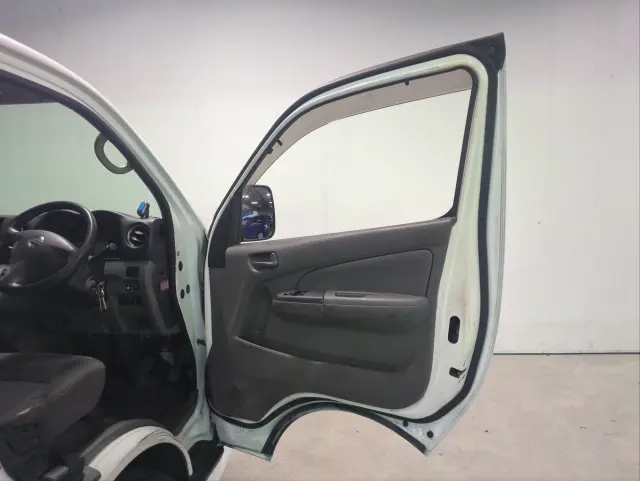 日産 キャラバン CBF-VR2E26(2WD)の写真23