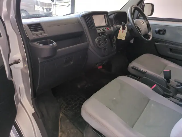 トヨタ タウンエースバン 5BF-S403M(2WD)の写真2