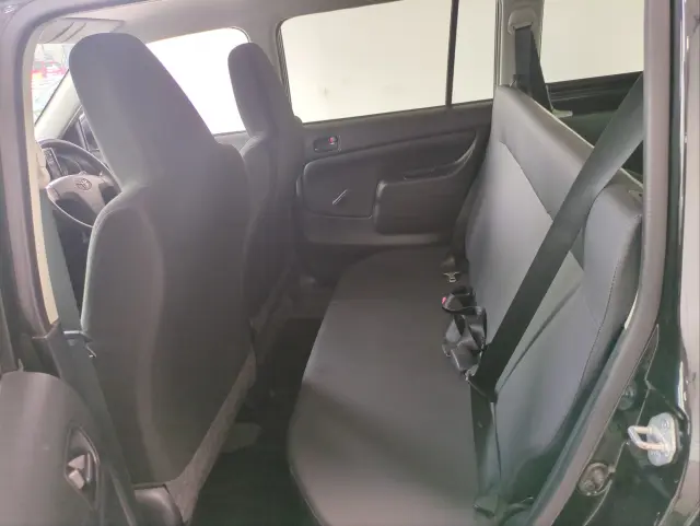 トヨタ プロボックスバン 6AE-NHP160V(2WD)の写真4