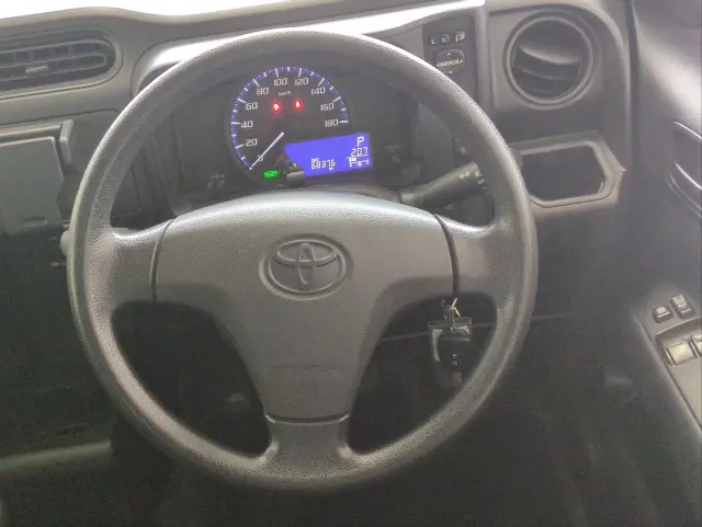 トヨタ プロボックスバン 6AE-NHP160V(2WD)の写真7