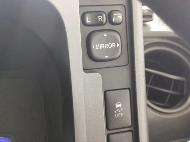 トヨタ プロボックスバン 6AE-NHP160V(2WD)の写真12
