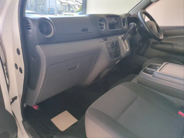 日産 キャラバン CBF-VR2E26(2WD)の写真2