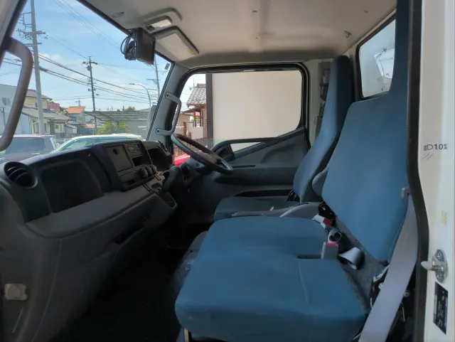 三菱 キャンター TPG-FBA00(2WD)の写真3