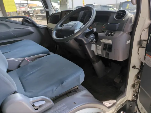 三菱 キャンター TPG-FBA00(2WD)の写真14