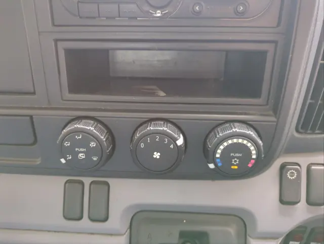 三菱 キャンター TPG-FBA00(2WD)の写真17