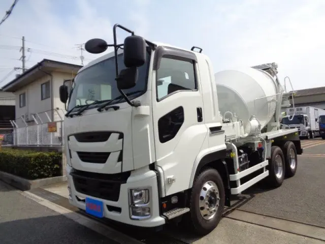 いすゞ ギガ 2KG-CXZ77CT(6x4)の写真1