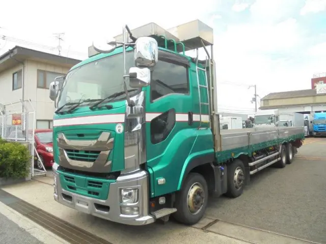 いすゞ ギガ 2PG-CYJ77C(8x4)の写真1