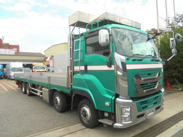 いすゞ ギガ 2PG-CYJ77C(8x4)の写真2