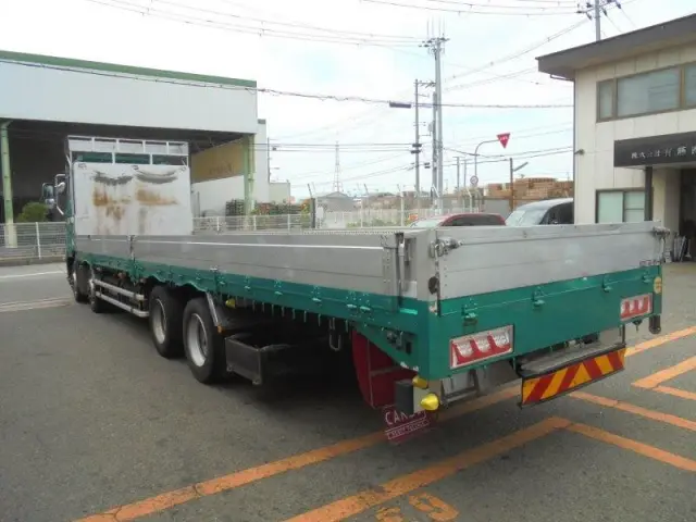 いすゞ ギガ 2PG-CYJ77C(8x4)の写真4