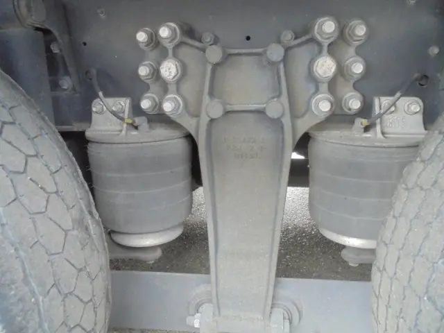 いすゞ ギガ 2PG-CYJ77C(8x4)の写真6