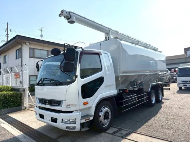 三菱 ファイター 2DG-FQ62F(6x4)の写真1