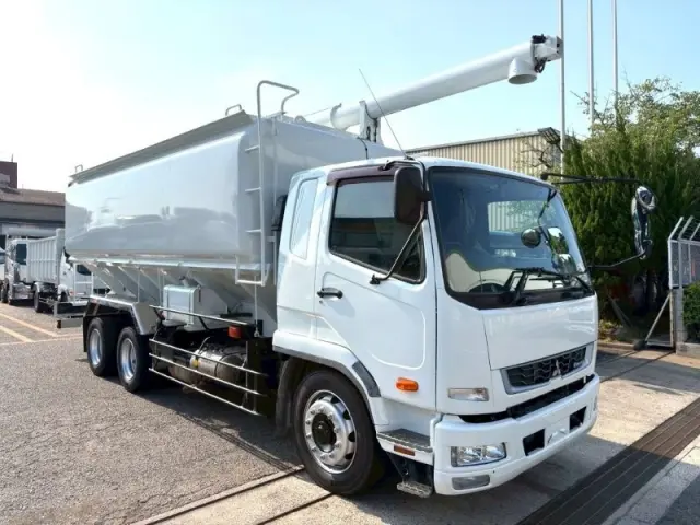 三菱 ファイター 2DG-FQ62F(6x4)の写真2