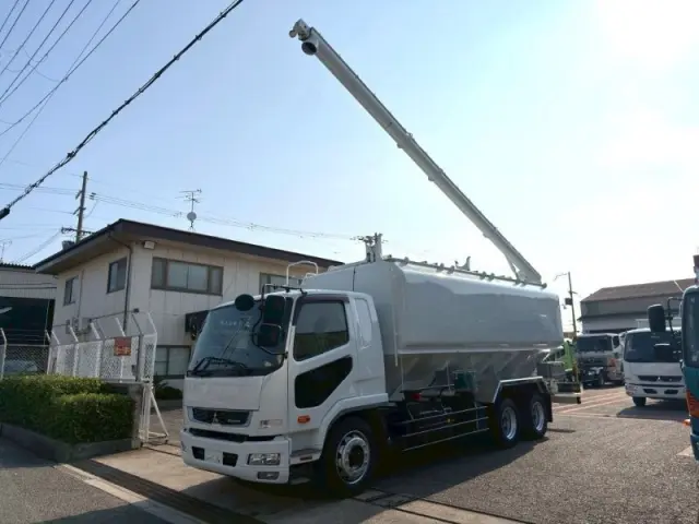 三菱 ファイター 2DG-FQ62F(6x4)の写真5