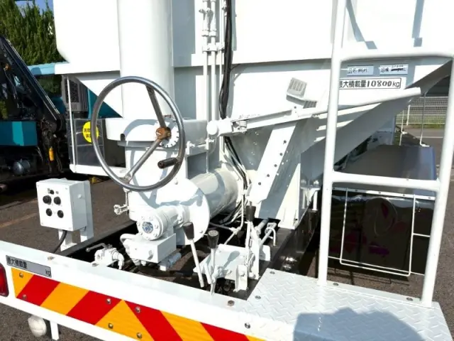 三菱 ファイター 2DG-FQ62F(6x4)の写真12