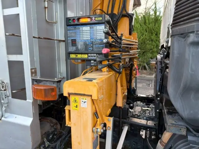 日野 プロフィア 2DG-FR1AHG(6x2)の写真12