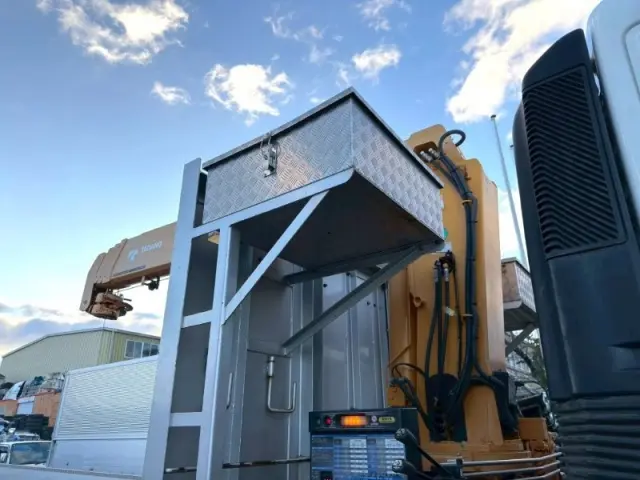 日野 プロフィア 2DG-FR1AHG(6x2)の写真21