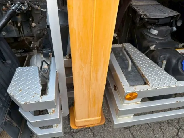 日野 プロフィア 2DG-FR1AHG(6x2)の写真23